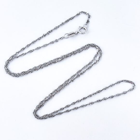 Vintage Italy Sterling Silver 925 1mm Twisted Chain Necklace 17.75" - Picture 1 of 3